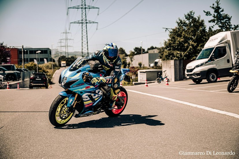 SUZUKI MEET Ace Cafe