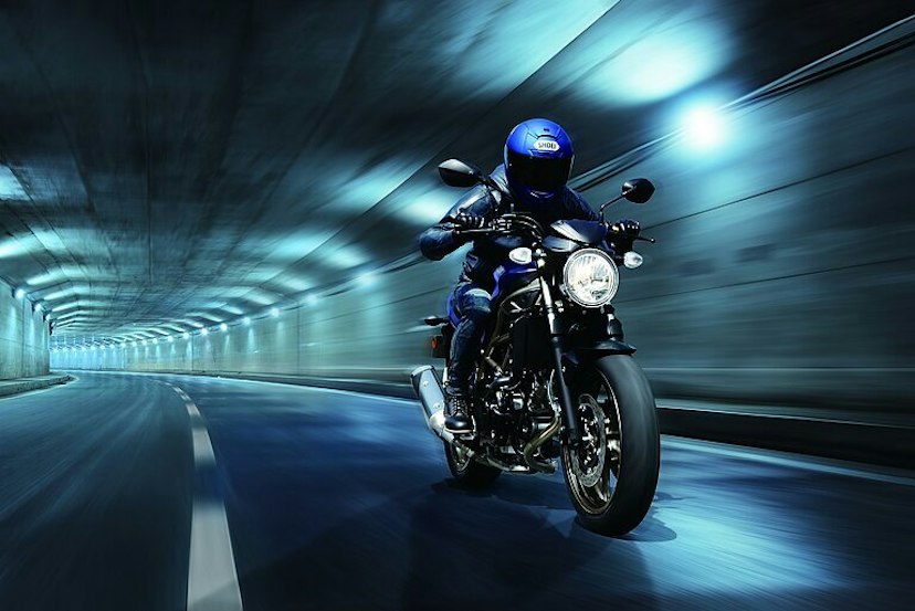 Suzuki SV650 auf der Strasse
