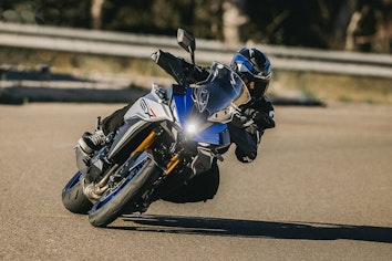 GSX-S1000GX in Kurve