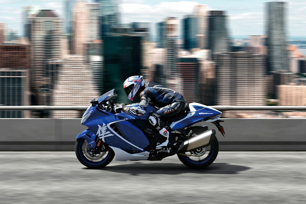 Suzuki Hayabusa mit Rennfahrer