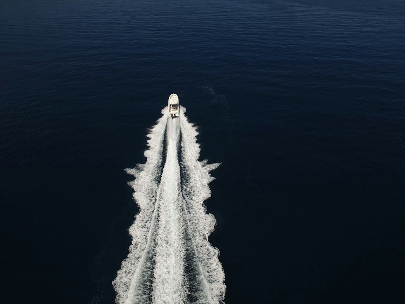Boot auf hohem Meer