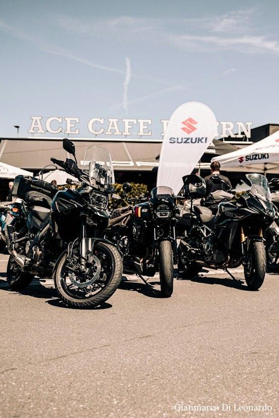 SUZUKI MEET Ace Cafe