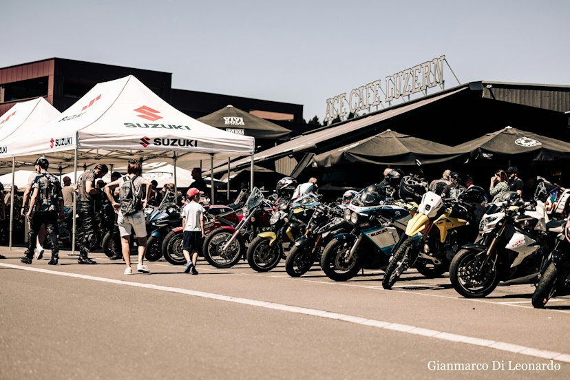 SUZUKI MEET Ace Cafe