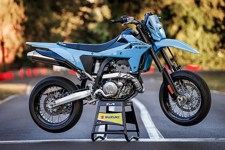 Blaue Suzuki DR-Z4SM