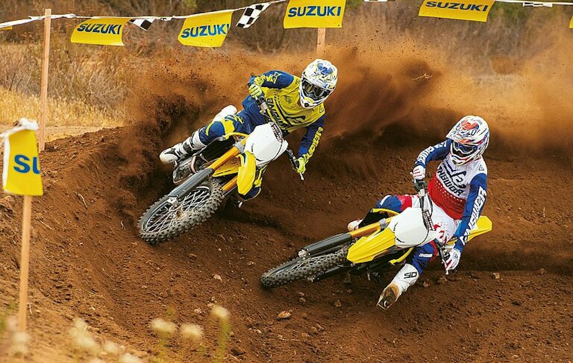 Zwei Suzuki RM-Z250