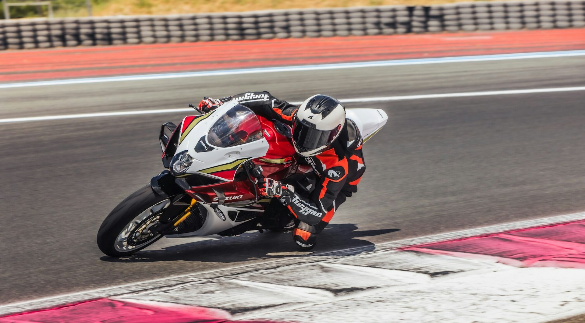 Suzuki GSX-R1000R mit Rennfahrer