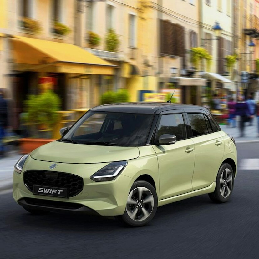 Ein grüner Suzuki Swift beim fahren