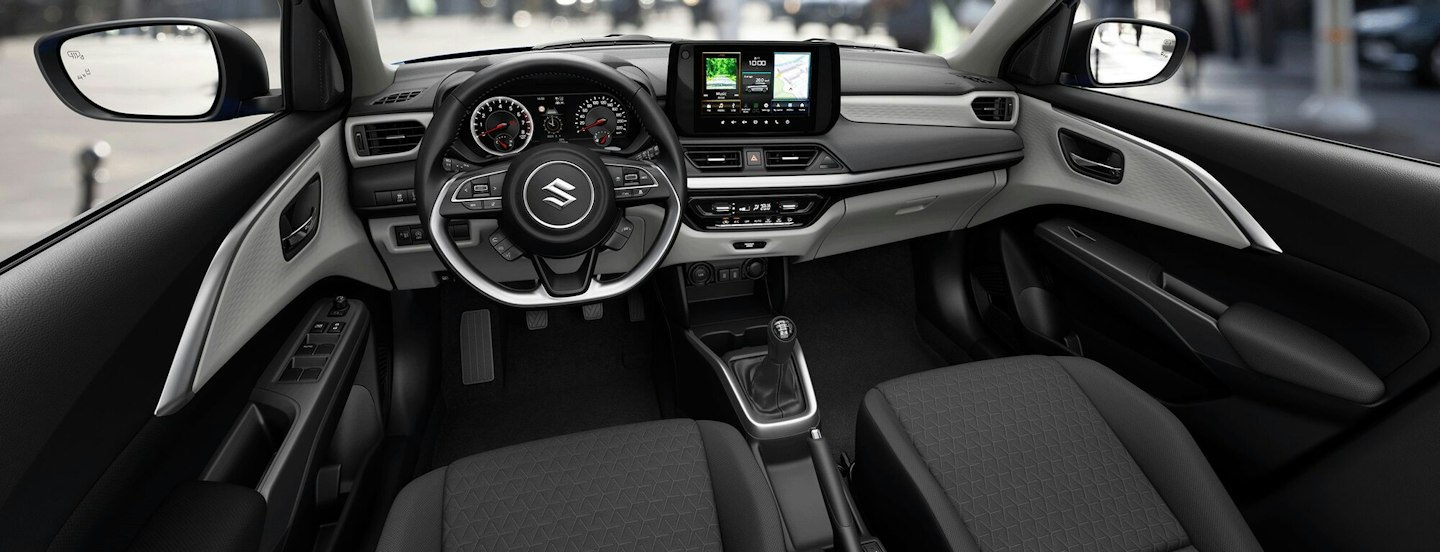 Suzuki SWIFT schwarz/weisses Interieur.