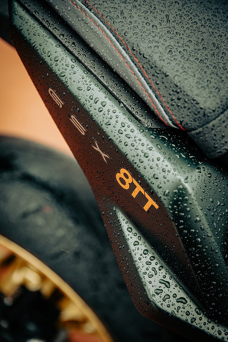 Nahaufnahme Suzuki GSX-8TT Schriftzug