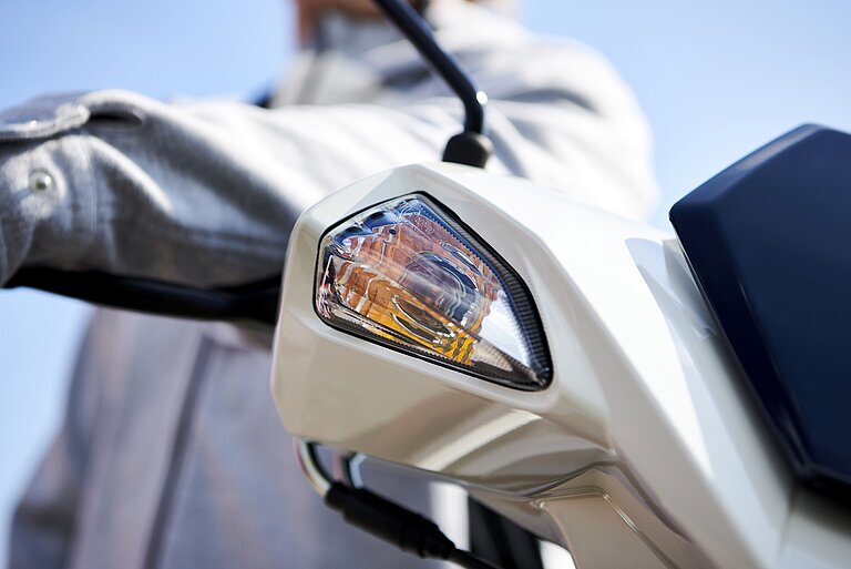Avenis 125 Blinklicht