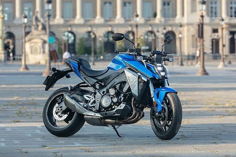 Blaue Suzuki GSX-S950