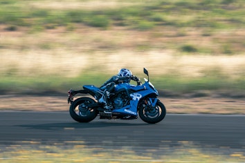 GSX-8R