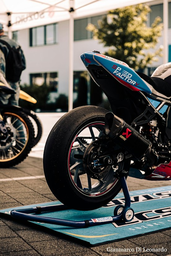 SUZUKI MEET Ace Cafe