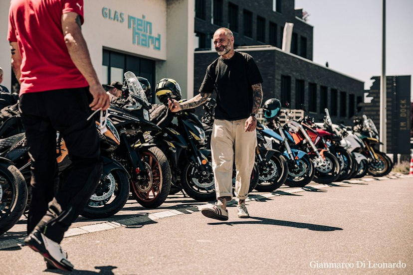SUZUKI MEET Ace Cafe
