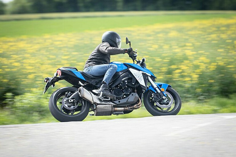Suzuki GSX-S950 in der Kurve