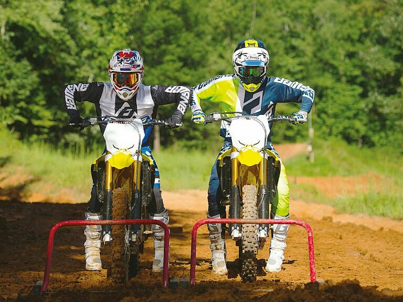 Zwei Suzuki RM-Z450