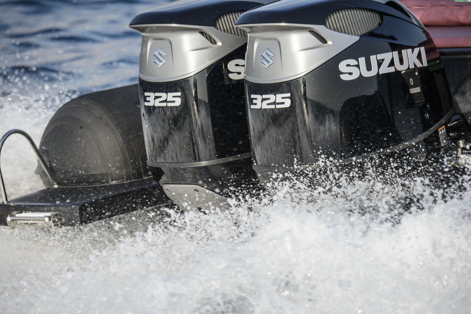 Zwei Suzuki DF325A Motoren im Einsatz